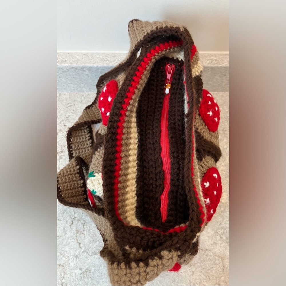 Granny Squares Mushroom Bag - Picture 5 of 6